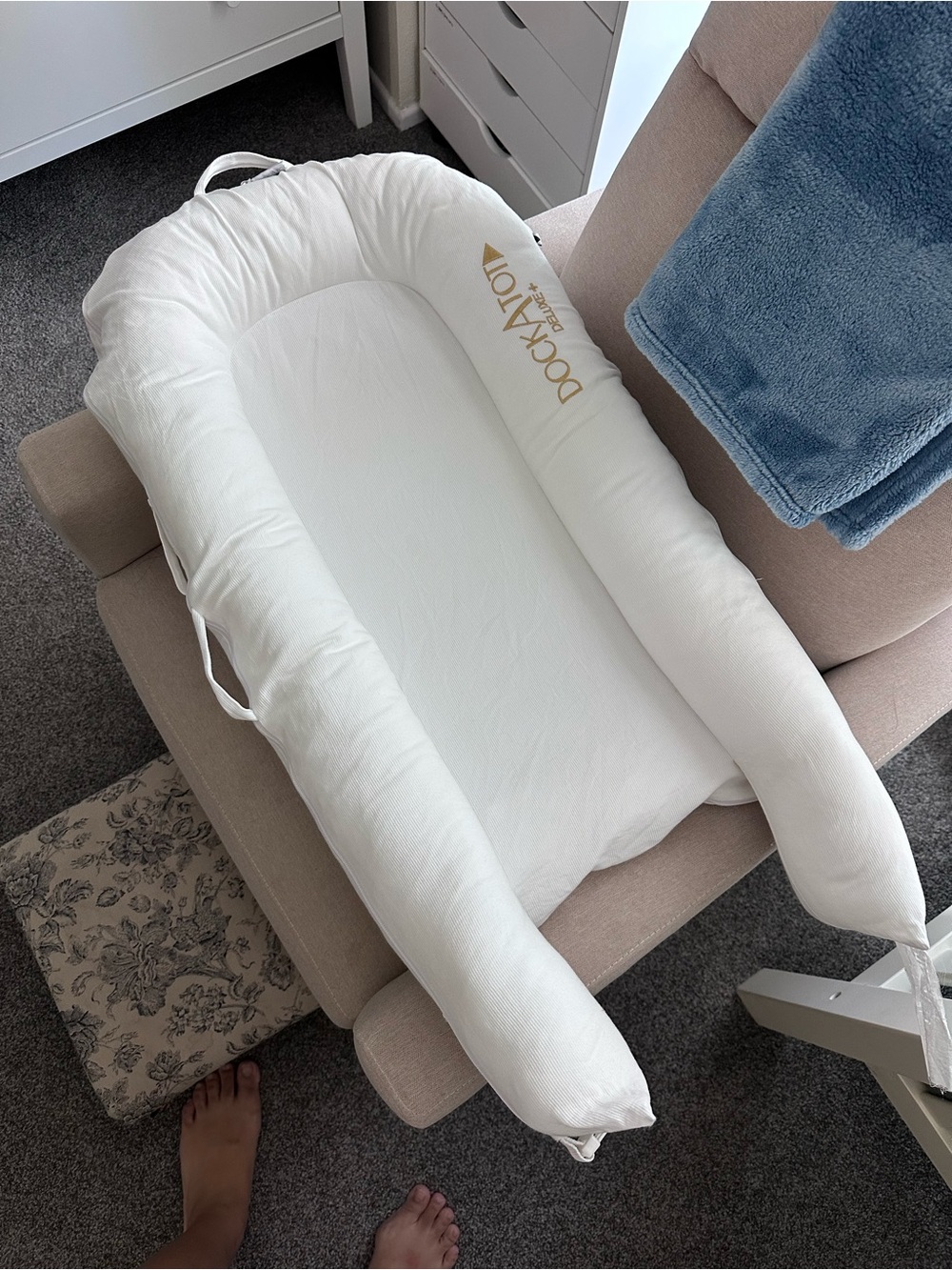 Dock A Tot White Infant Lounger - Sz NB - 8mo